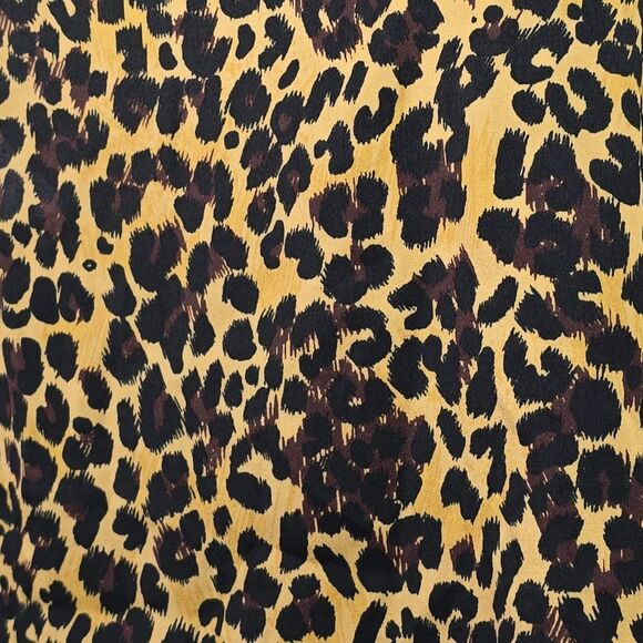 🤎 Kendall & Kylie Leopard Print Satin Top - Picture 6 of 7